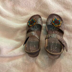 L’Artiste Sandals - Grey Multi-Colored-Size 7 - Never Worn